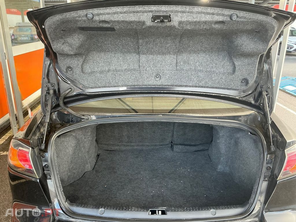 Mitsubishi Lancer 1.6 Invite