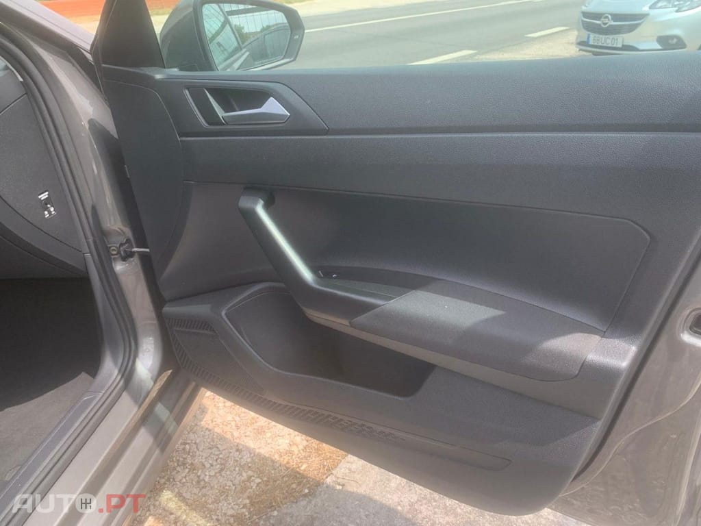 Volkswagen Polo 1.0 Confortline