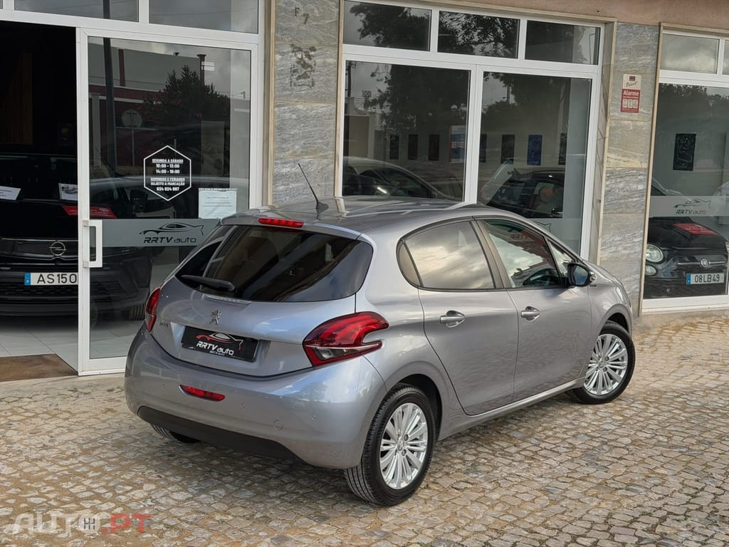 Peugeot 208 1.2 PureTech Signature