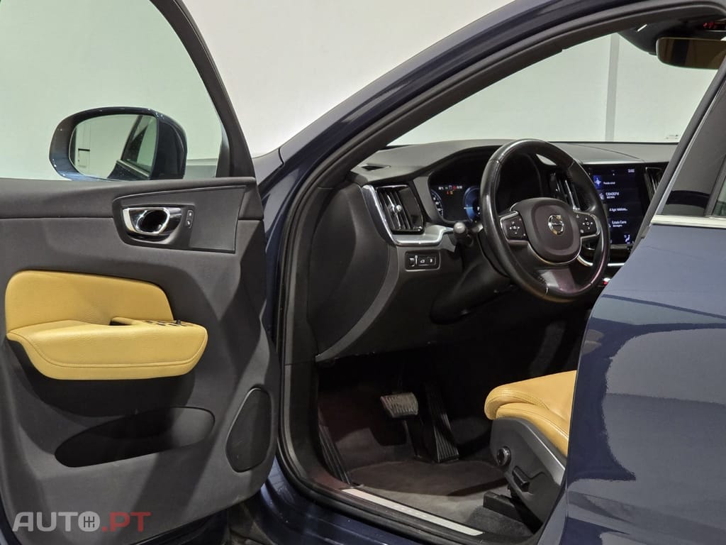 Volvo XC60 2.0 T8 PHEV Momentum AWD