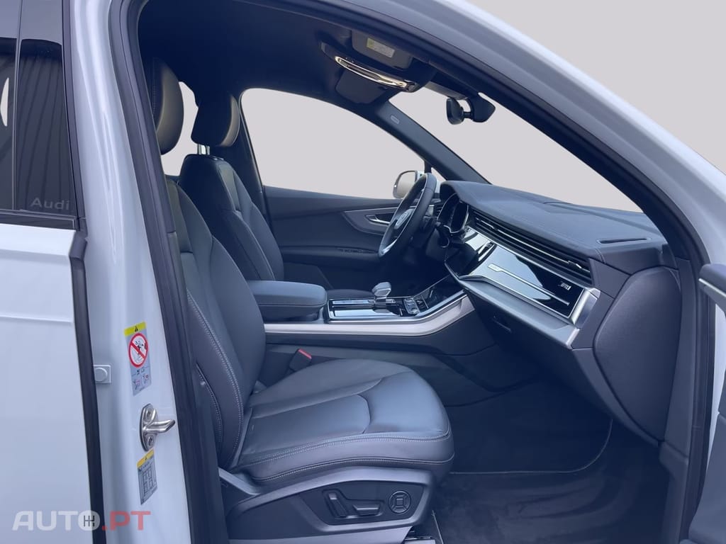 Audi Q7 55 TFSIe quattro S-LINE 