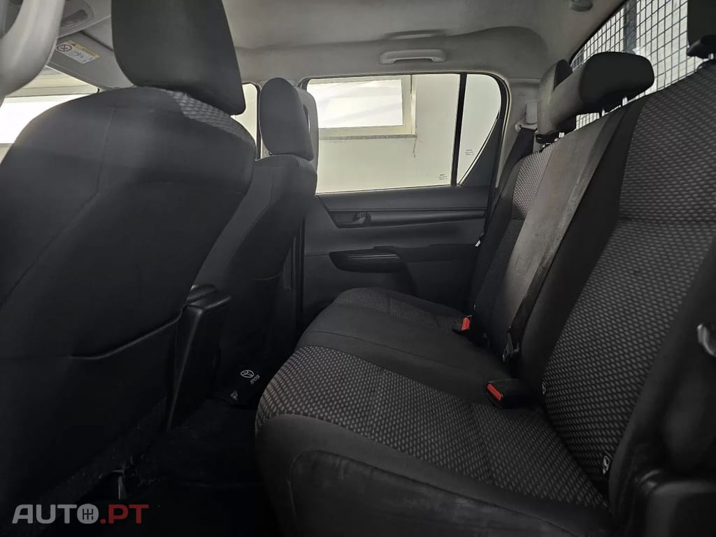 Toyota Hilux 2.4 D-4D 4WD CD CM