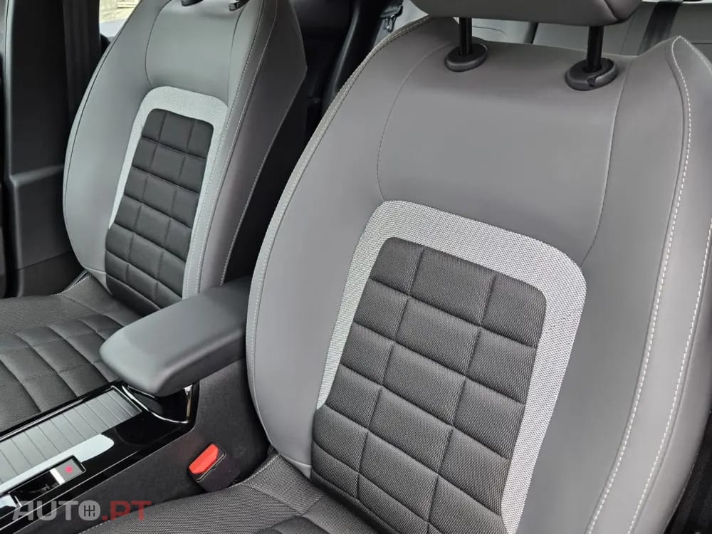 Citroen e-C4 136 PLUS