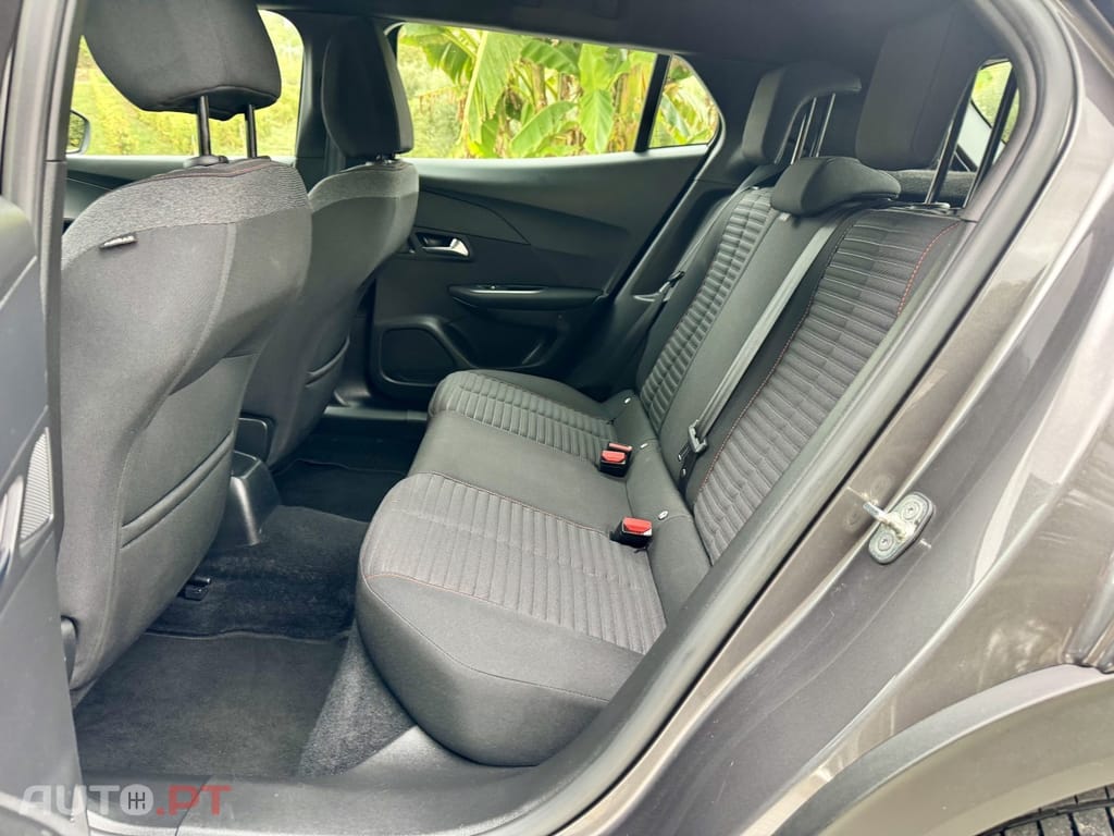 Peugeot 2008 1.5 BlueHDi Active EAT8