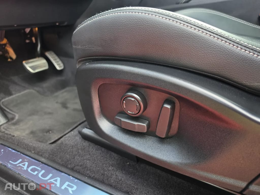 Jaguar E-Pace 1.5 P300e R-Dynamic S AWD Aut.