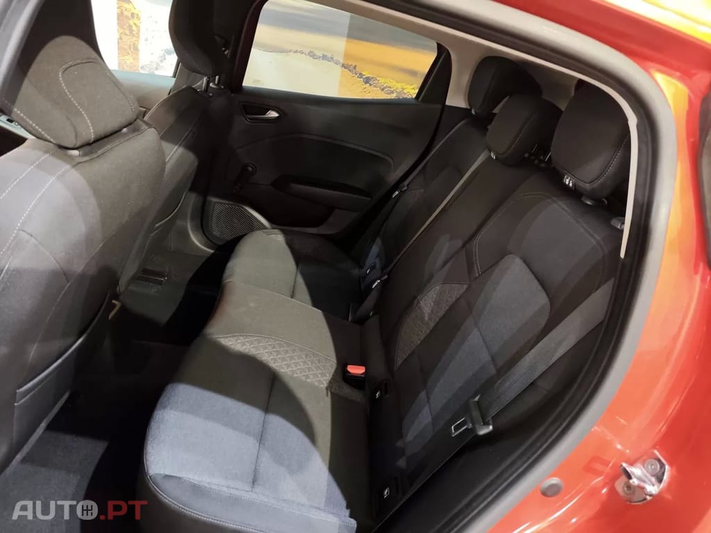 Renault Clio TCe 100 INTENS — fotografia 18