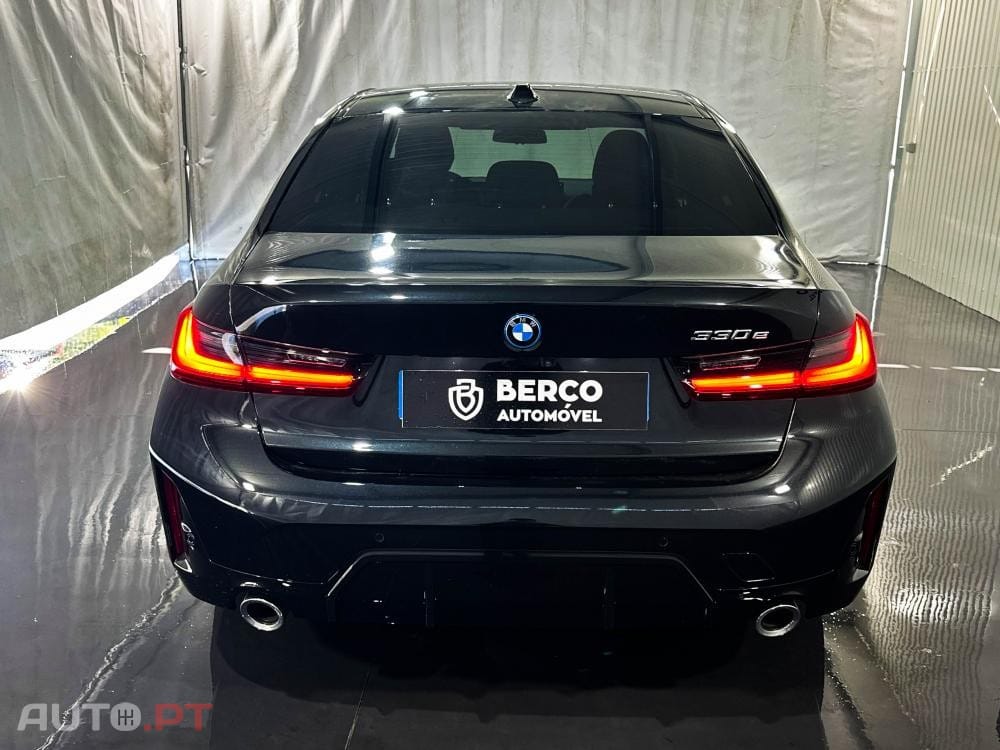 BMW 330 e Pack Desportivo M Auto