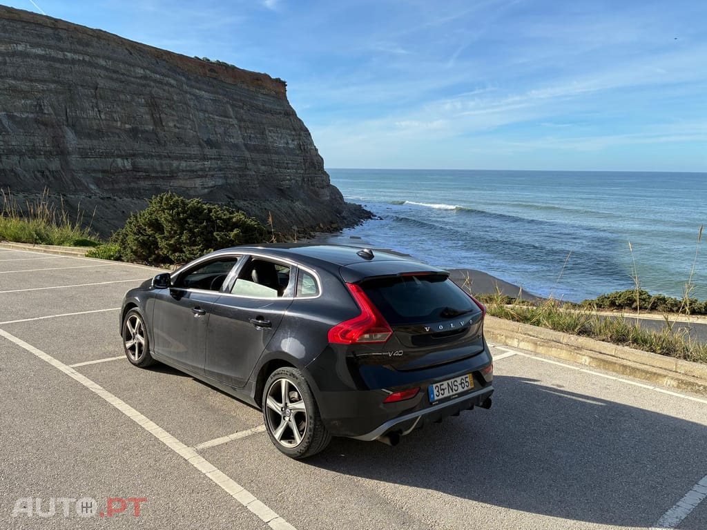 Volvo V40 1.6 D2 R-Design Momentum — fotografia 8