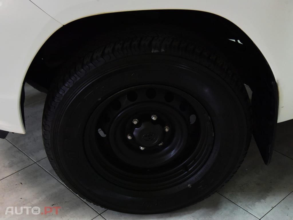 Toyota Hilux 2.4 D-4D 2WD CD CM