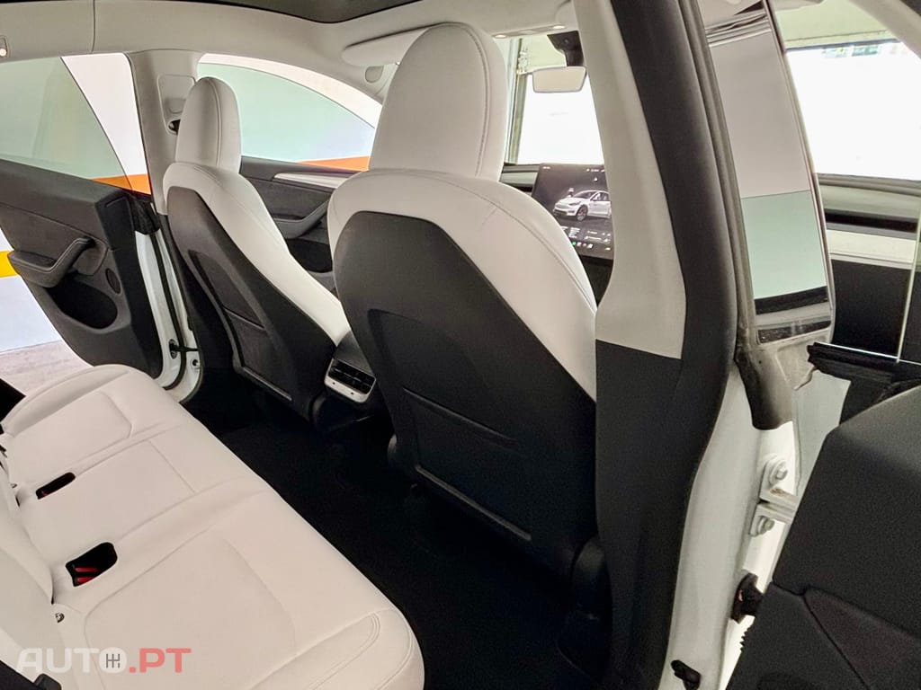 Tesla Model Y Standard RWD