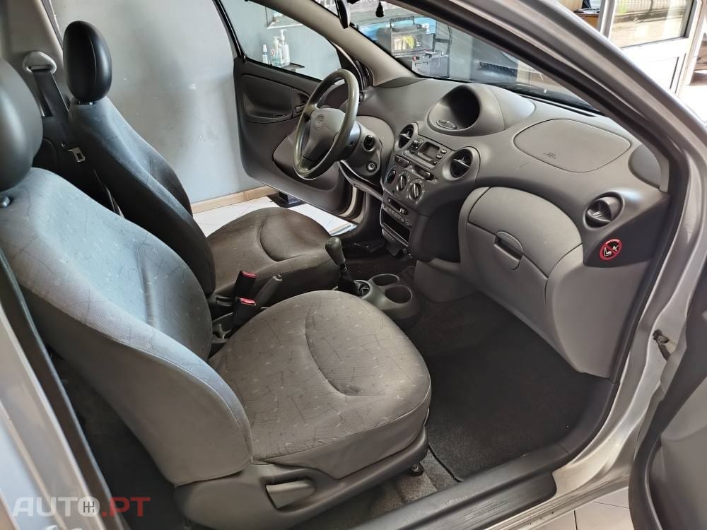 Toyota Yaris 1.0 Base