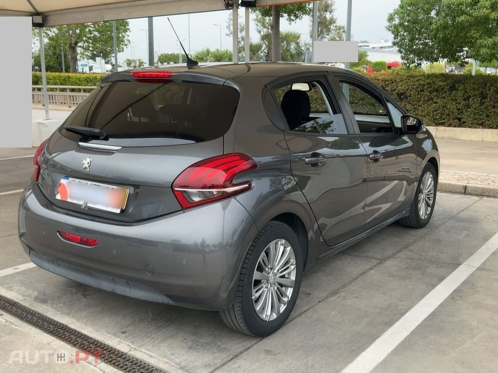 Peugeot 208 1.2 PureTech Signature
