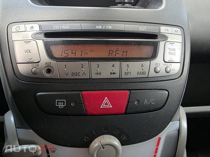 Peugeot 107 1.0 Active — fotografia 12