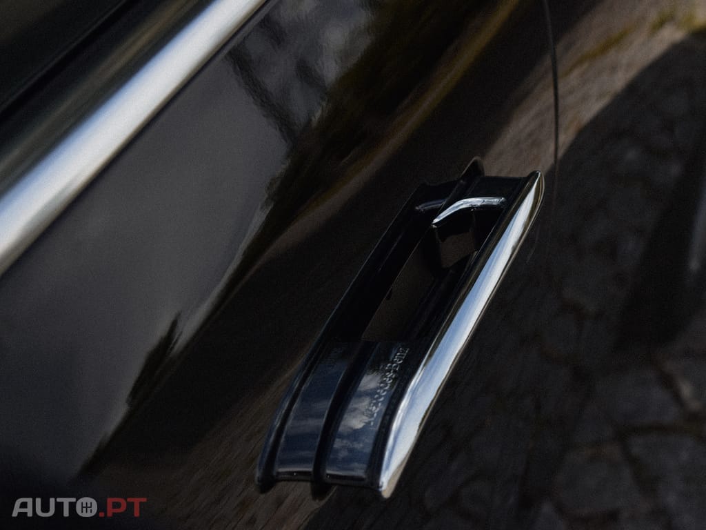 Mercedes-Benz E 300 DE