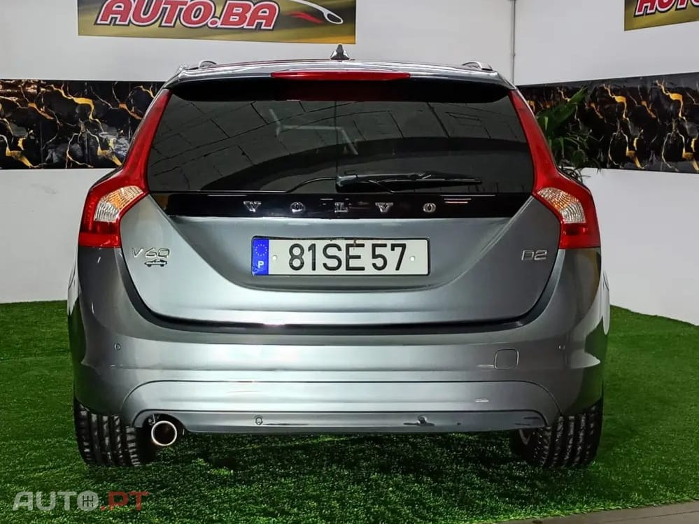 Volvo V60 2.0 D2 R-Design Momentum
