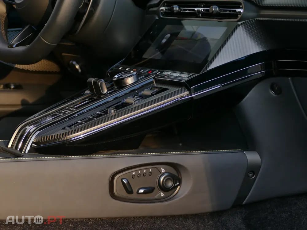 Aston Martin Vantage Coupé V8