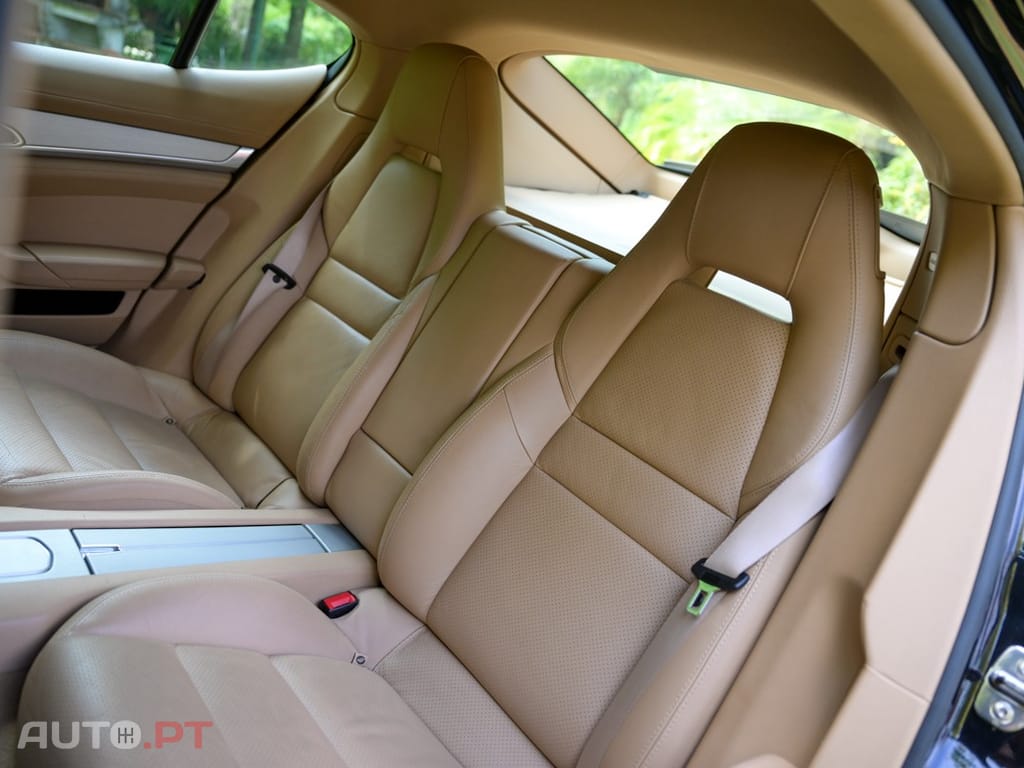 Porsche Panamera S Hybrid J19