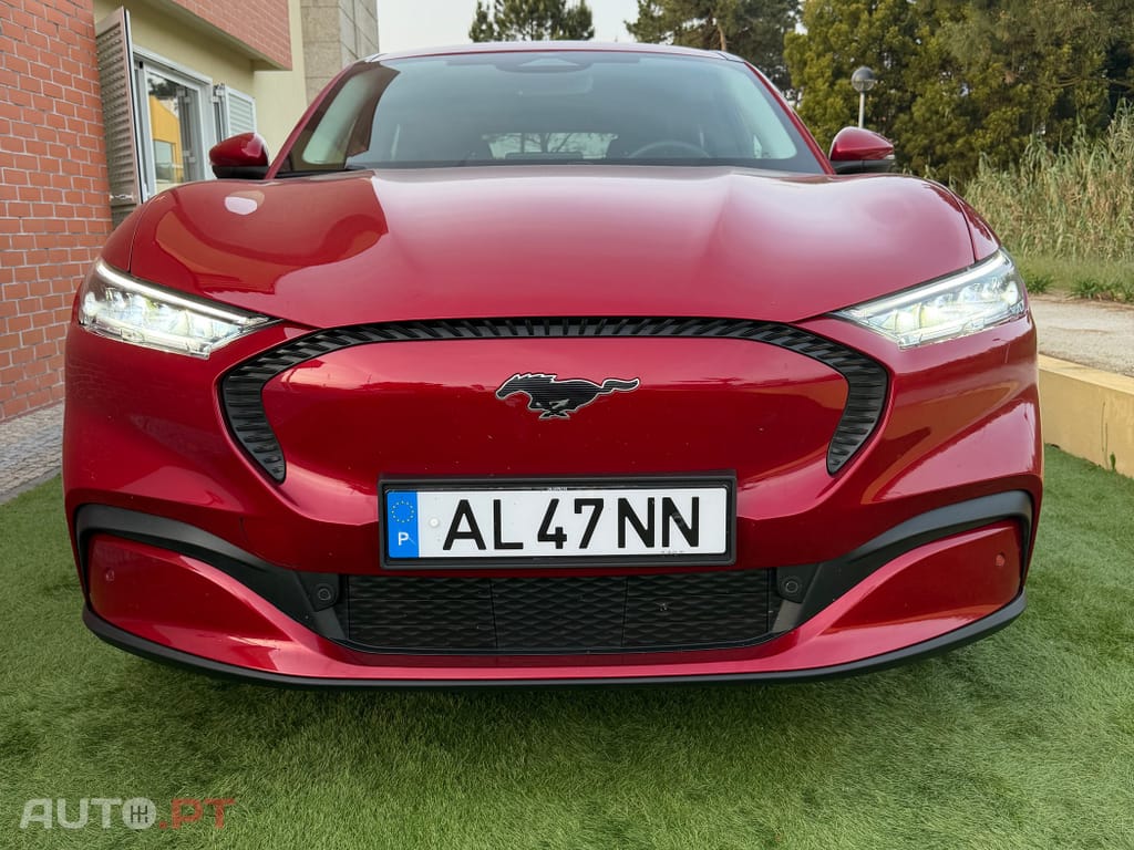 Ford Mustang Mach-E Standard • 75,7 kWh • 294 CV
