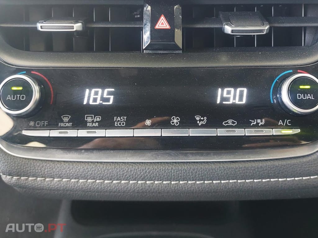 Toyota Corolla 1.8 Hybrid Comfort — fotografia 23