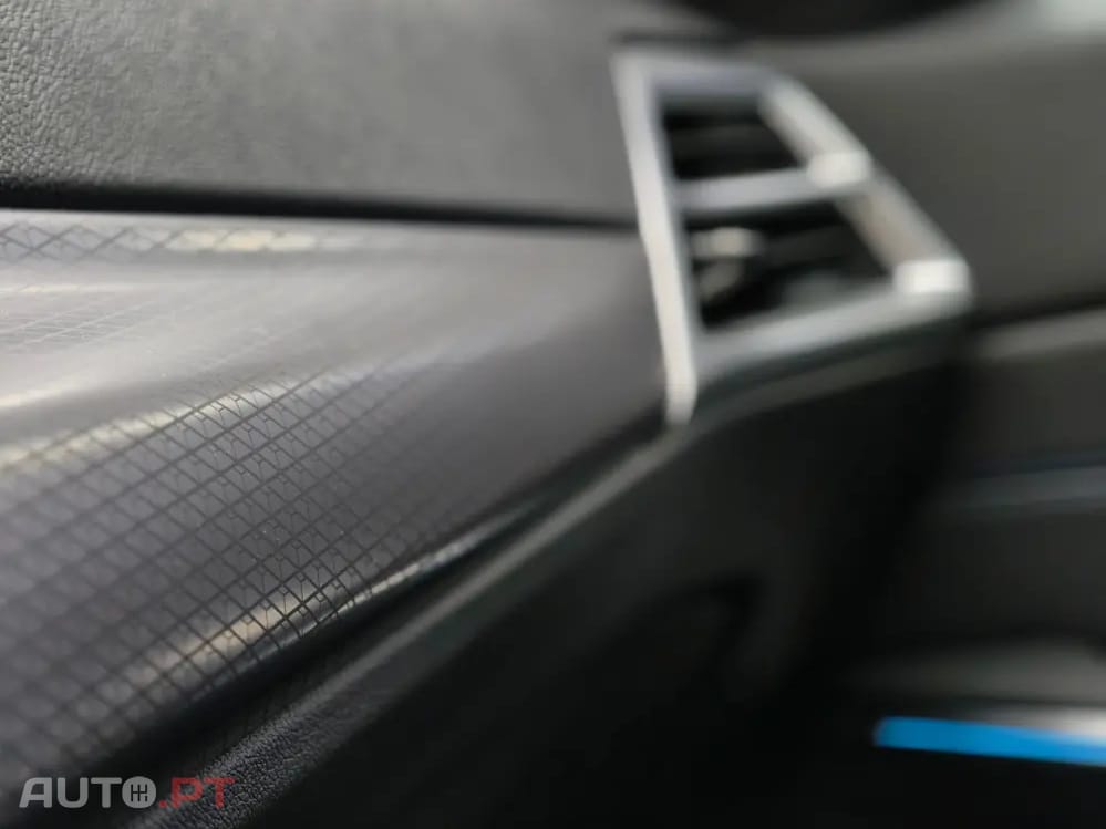 BMW 330 e Pack Desportivo M Pro Auto