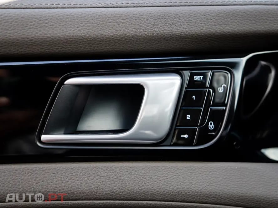 Porsche Panamera 4 E-Hybrid Platinum Edition
