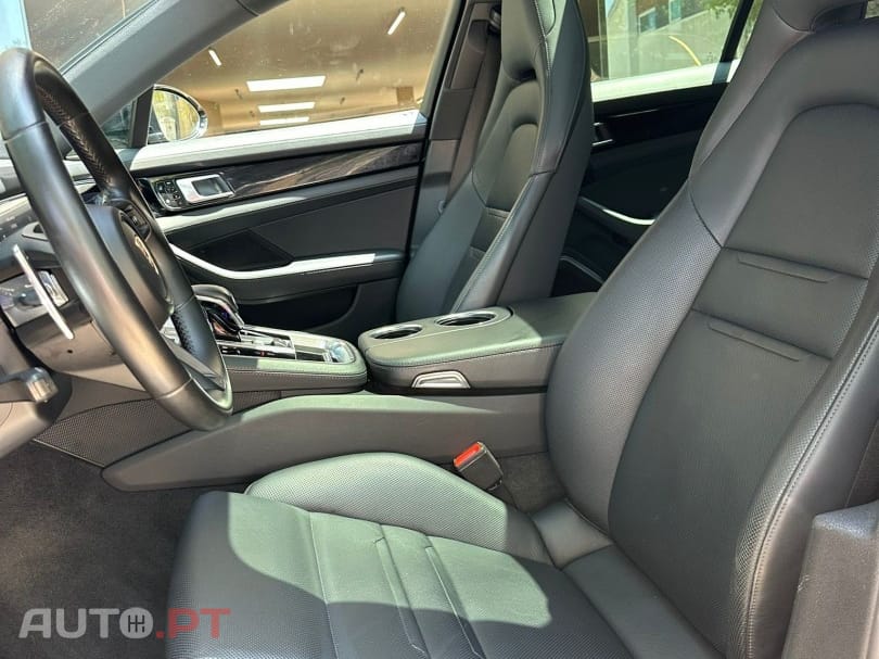 Porsche Panamera 4 E-Hybrid