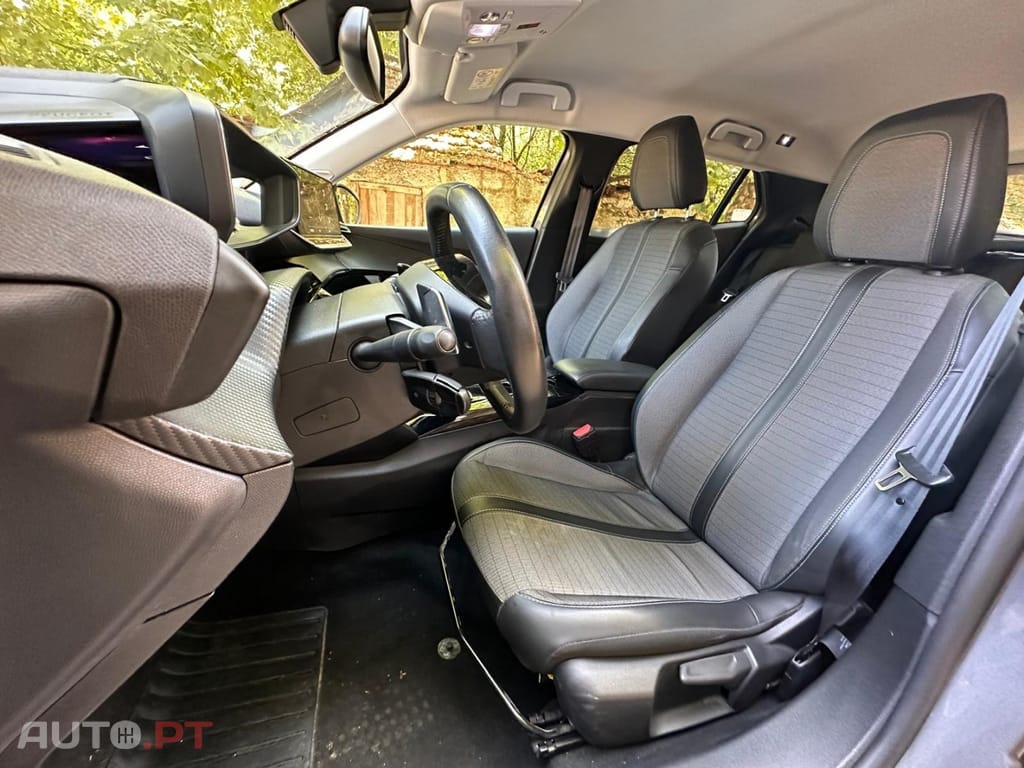 Peugeot 2008 1.2 PureTech Allure Pack EAT8