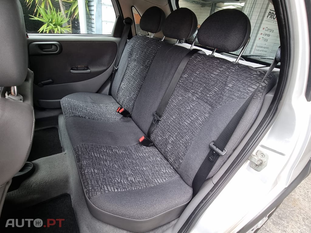 Opel Corsa 1.2 16V Confort