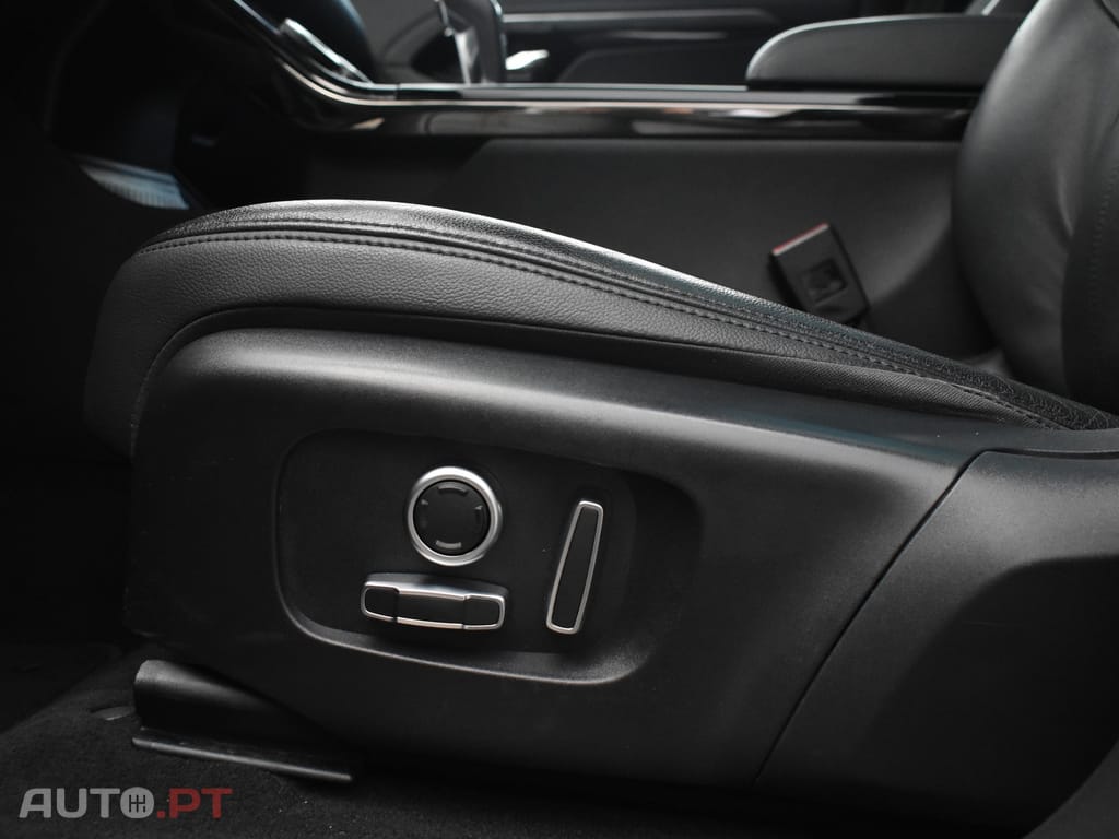 Land Rover Evoque 1.5 P300e AWD R-Dynamic SE Auto