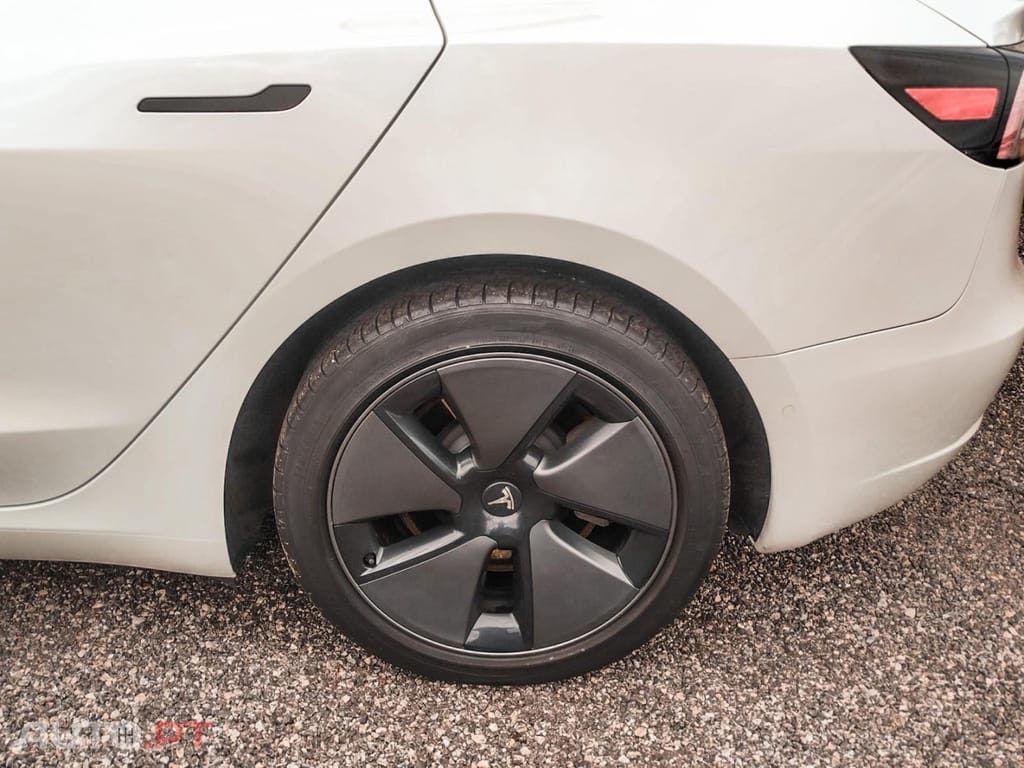 Tesla Model 3 Standard Range Plus RWD