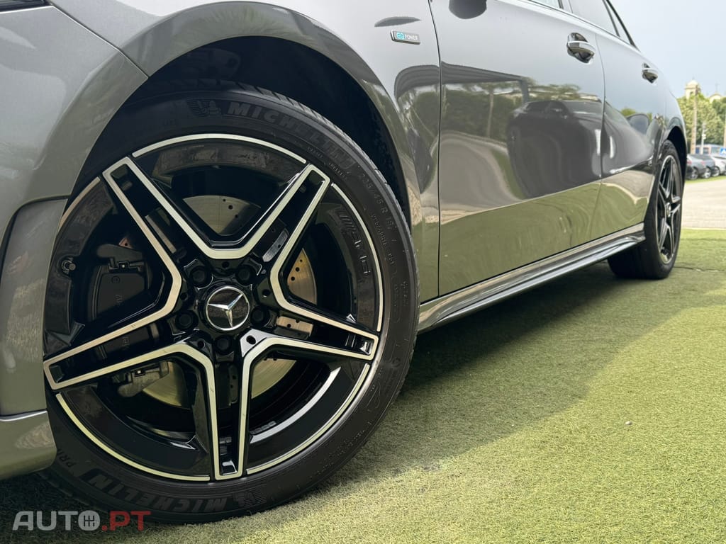 Mercedes-Benz A 250 e AMG Line