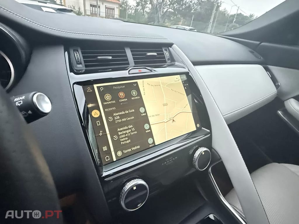 Jaguar E-Pace 1.5 P300e R-Dynamic SE AWD Aut. — fotografia 29