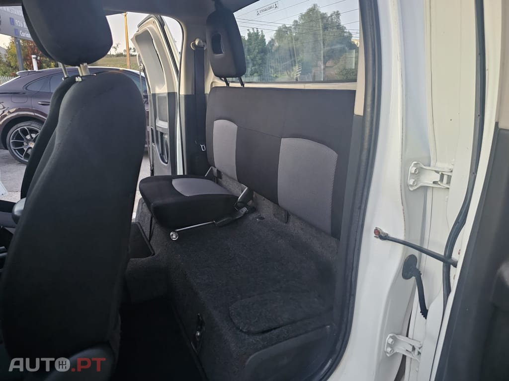Mitsubishi L200 2.4 DI-D CD Invite 4WD
