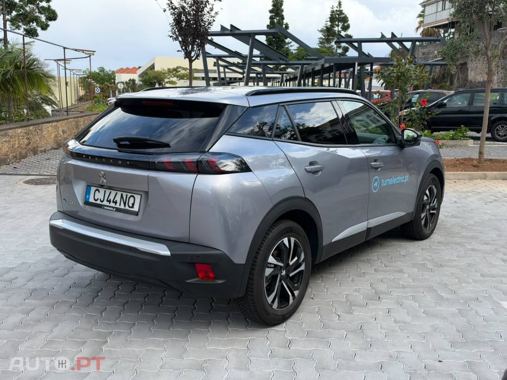 Peugeot E-2008 50 kWh Active