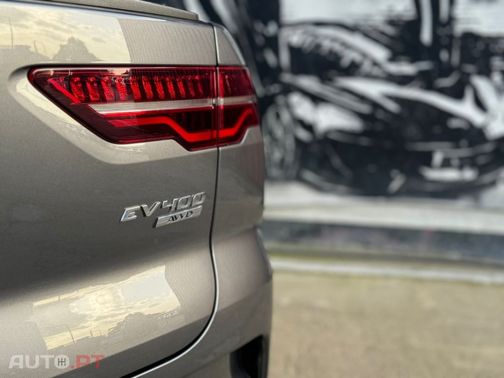 Jaguar I-Pace EV400 AWD SE