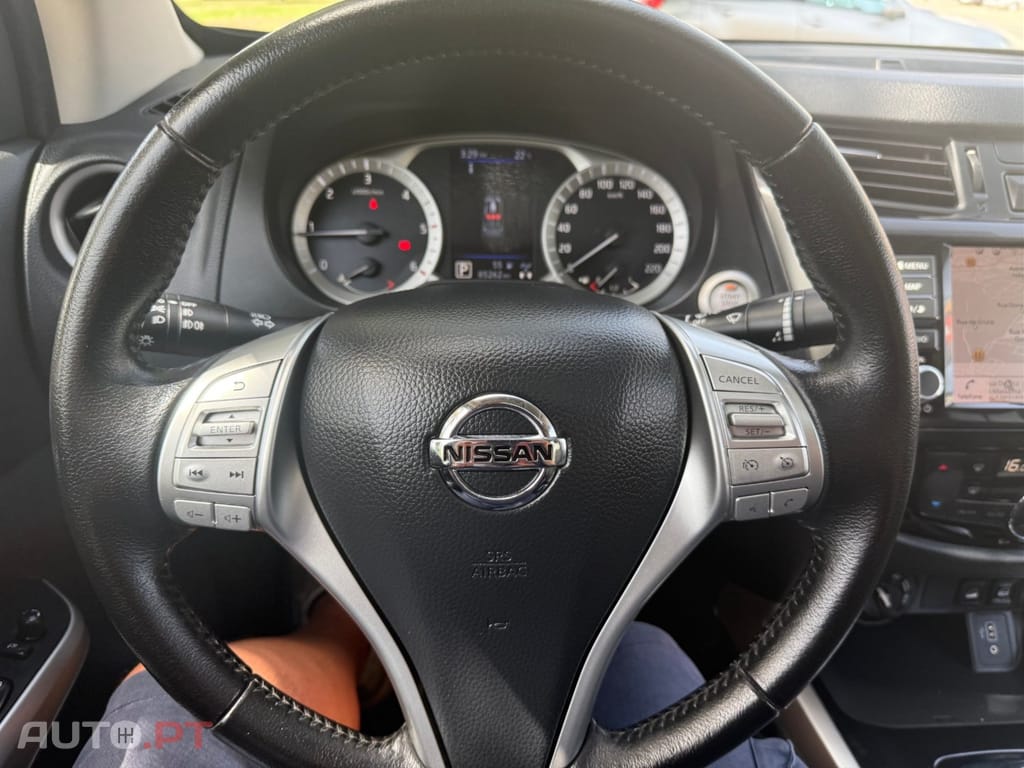 Nissan Navara 2.3 dCi CD 4WD N-Guard Auto — fotografia 10