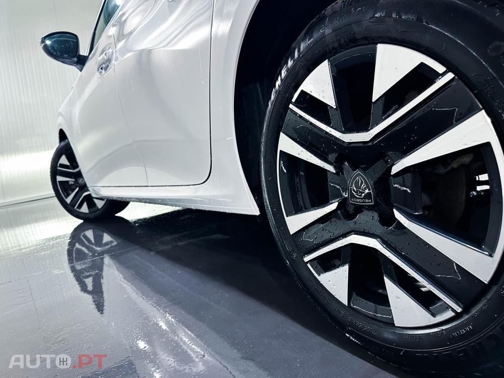 Peugeot 208 1.2 Hybrid Allure e-DCS6