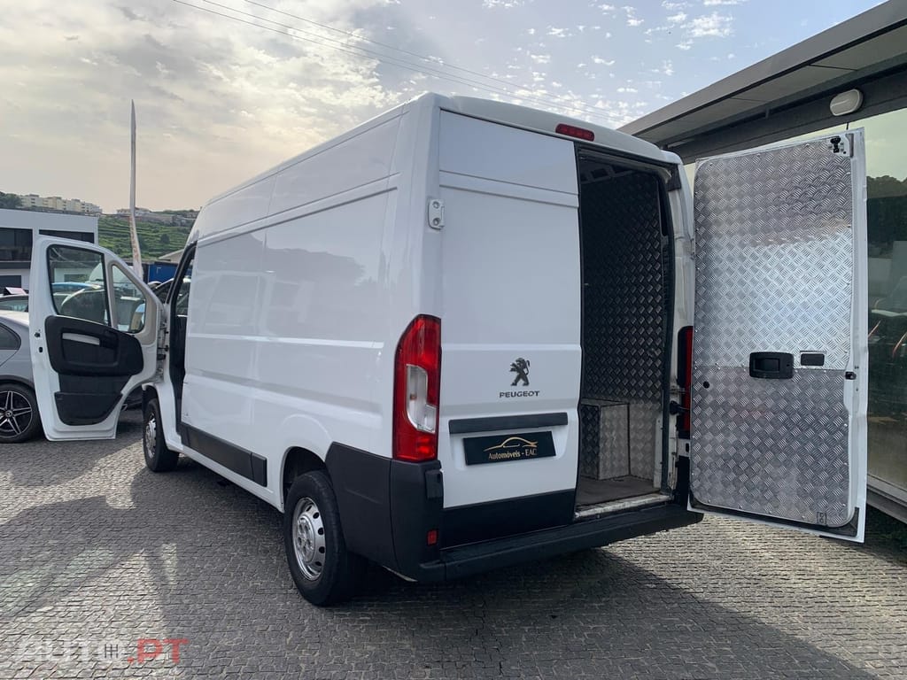 Peugeot Boxer 2.2 BlueHDi 330 L2H2 Premium