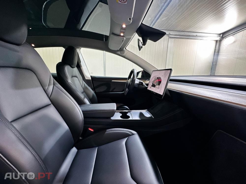 Tesla Model Y Long Range RWD