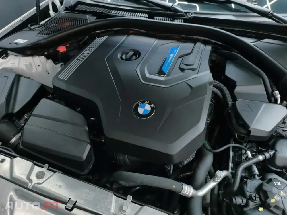 BMW 330 e Pack Desportivo M Pro Auto