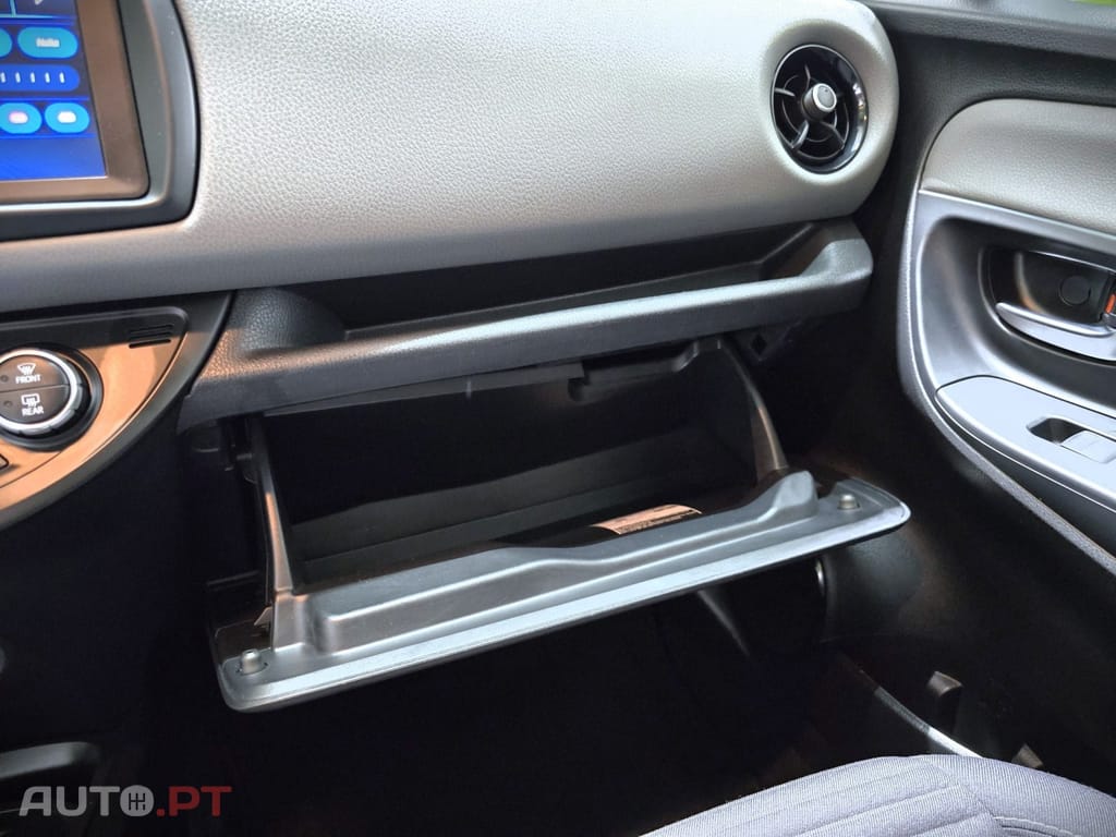 Toyota Yaris 1.5 HSD Comfort — fotografia 30