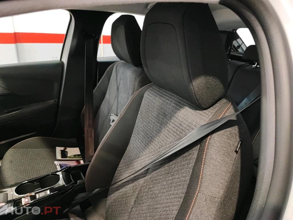 Peugeot E-208 50 kWh Style