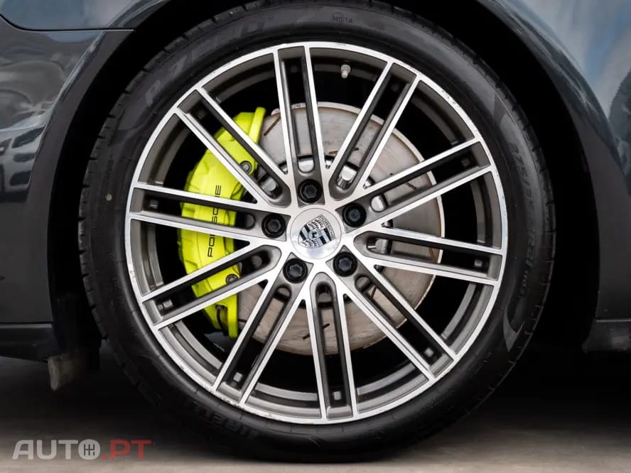 Porsche Panamera 4 E-Hybrid Platinum Edition