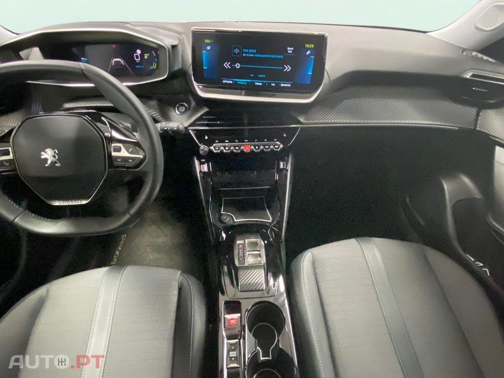 Peugeot E-2008 50 kWh Allure Pack
