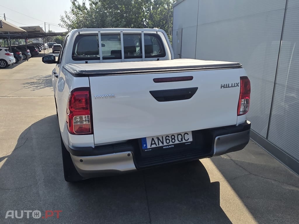 Toyota Hilux 2.4 D-4D 4WD CD CM — fotografia 6