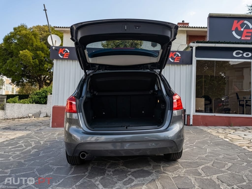BMW 216 d Line Luxury Auto — fotografia 23