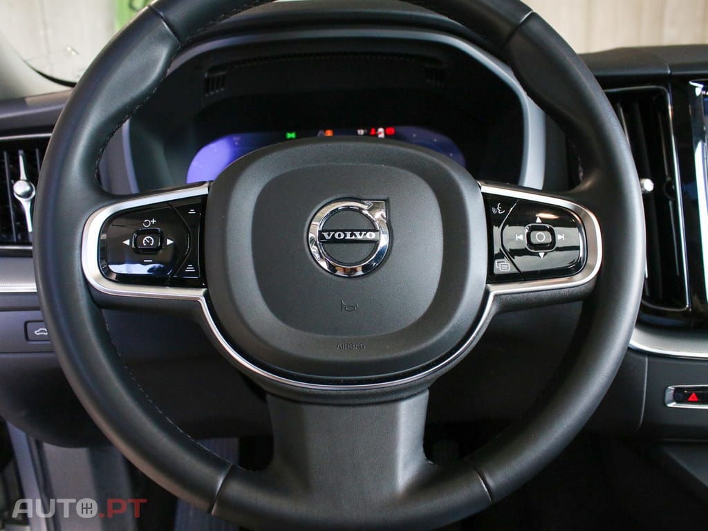 Volvo XC60 2.0 T6 PHEV Plus Dark AWD