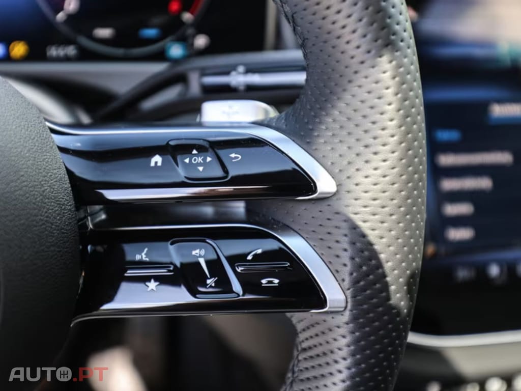 Mercedes-Benz E 220 I.V.A DEDUTÍVEL d AMG-Sport