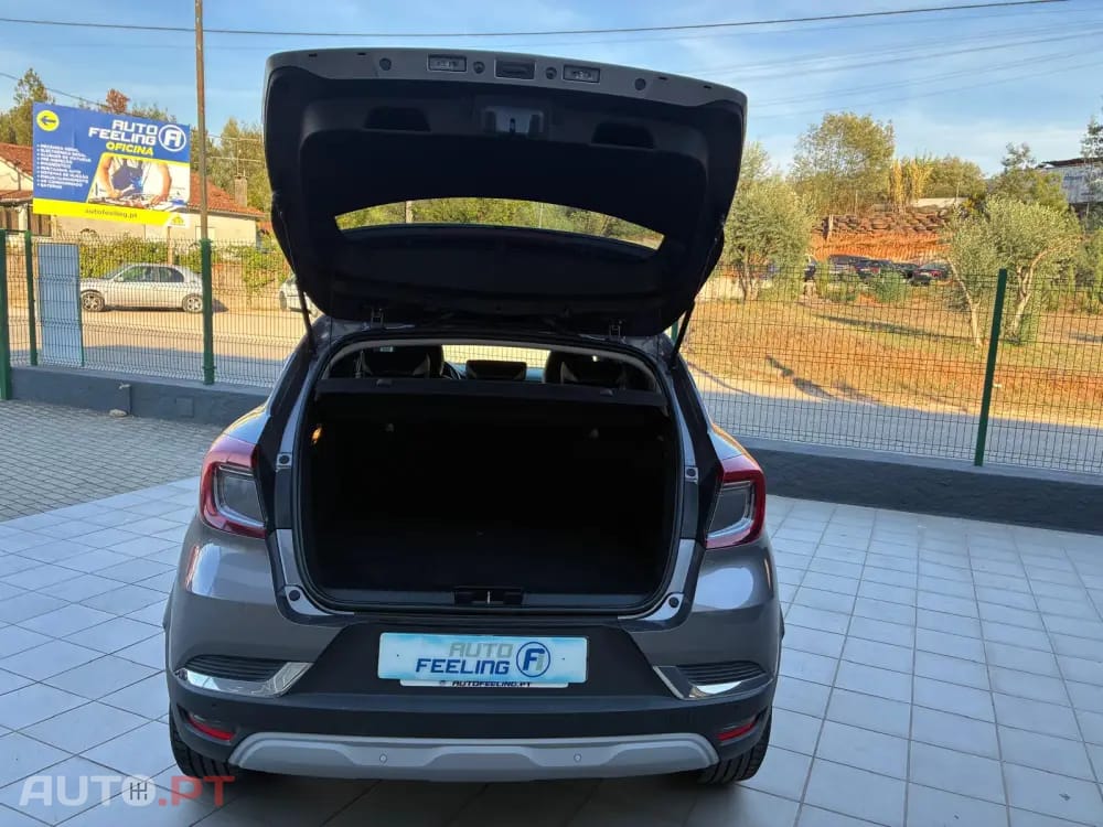 Renault Captur 1.6 HYBRID E-TECH INTENS
