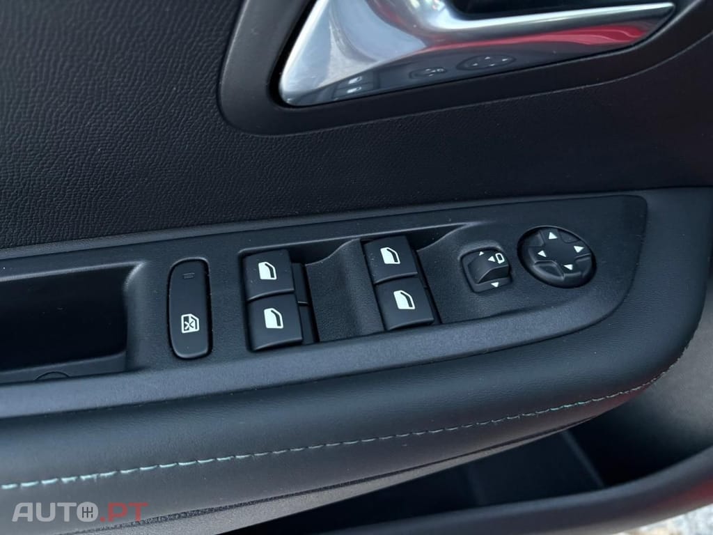 Peugeot E-208 50 kWh Allure Pack